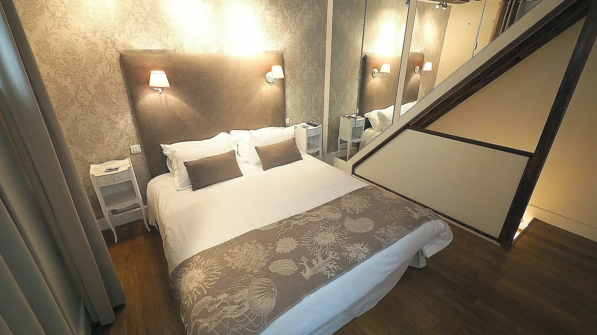 Louvre Parisian Chicsuites