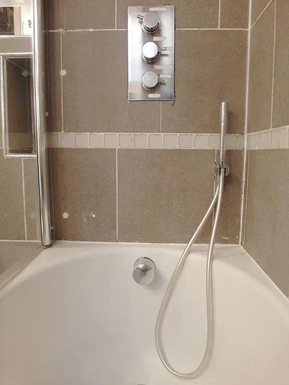 Louvre Parisian Chicsuites *