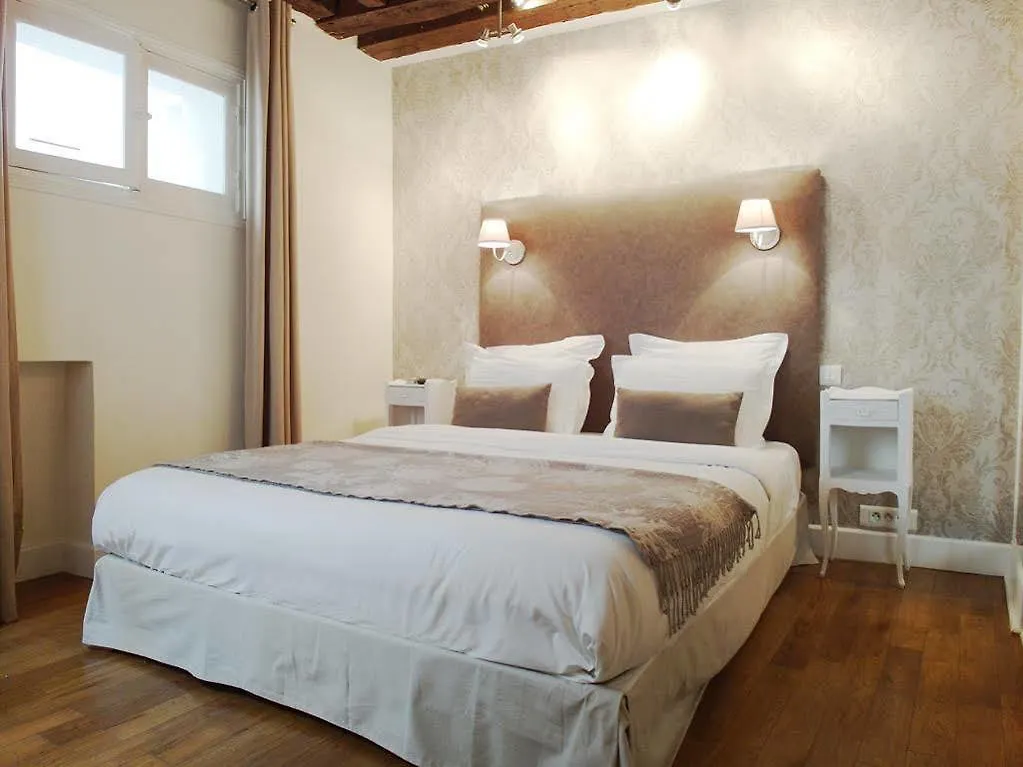 דירה Louvre Parisian Chicsuites