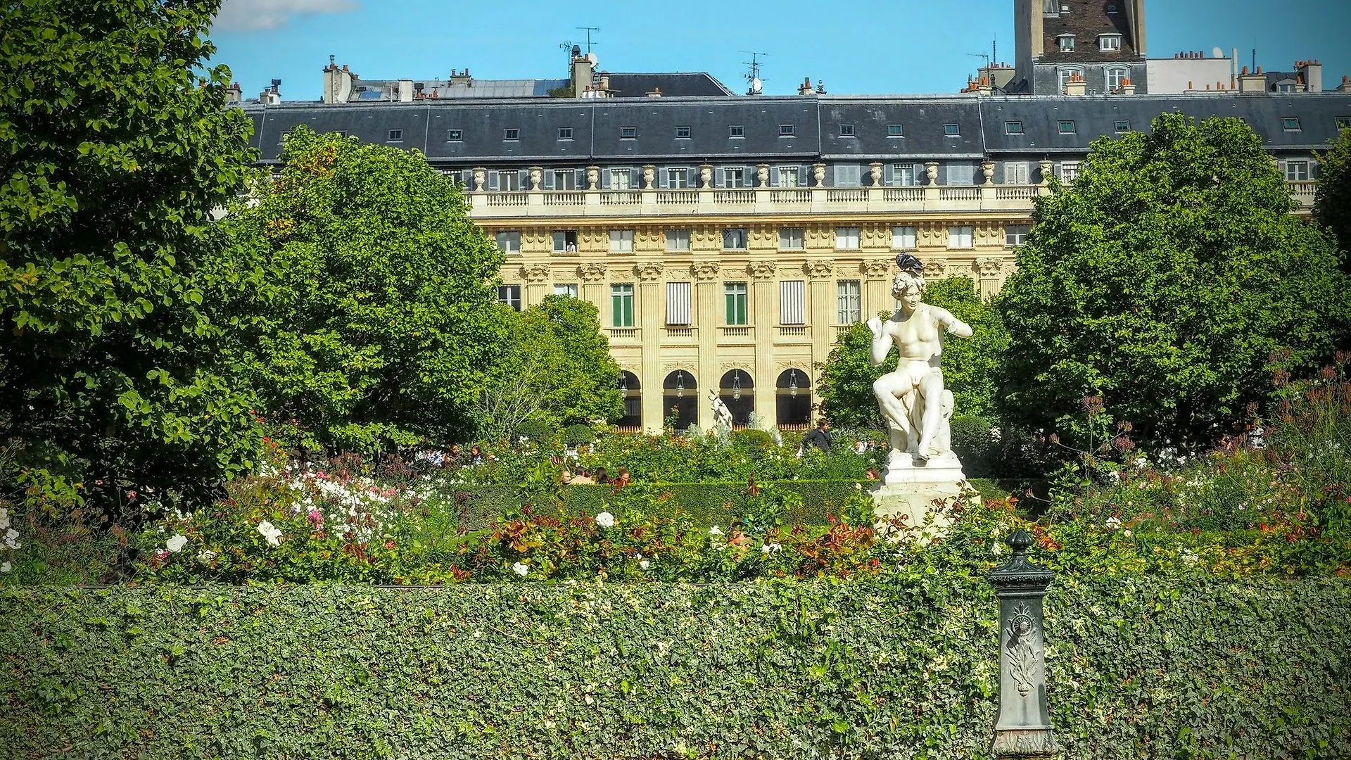 Apartment Louvre Parisian Chicsuites