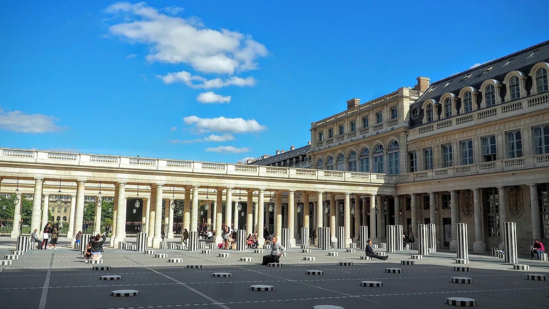 Louvre Parisian Chicsuites * Paris